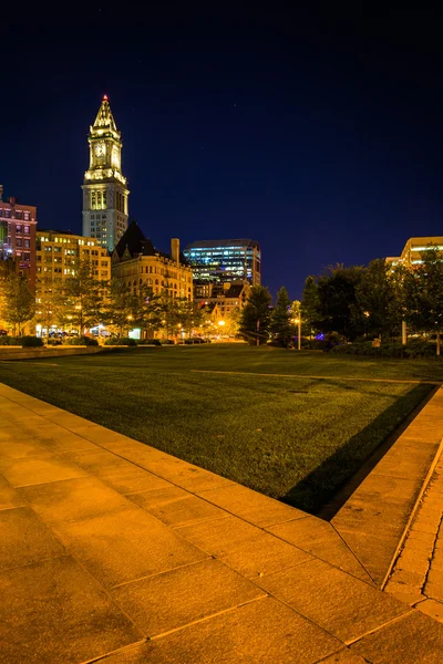 La Torre de la Aduana y Rose Fitzgerald Kennedy Greenway en n — Foto de Stock