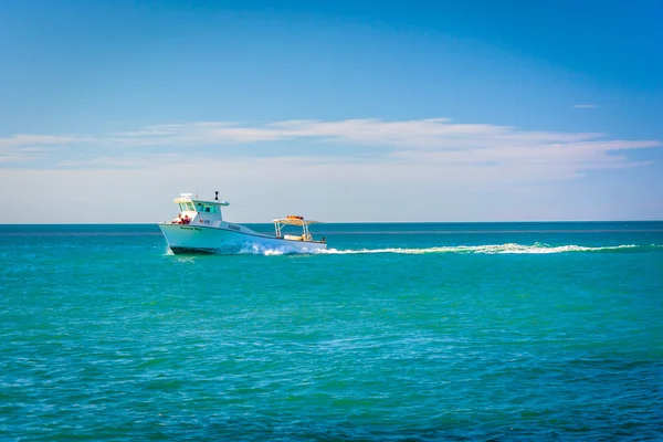 一艘船在墨西哥海湾，从马拉松，佛罗里达州. — 图库照片