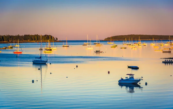 Boats in the harbor at Southwest Harbor, Maine. — Stock Photo, Image
