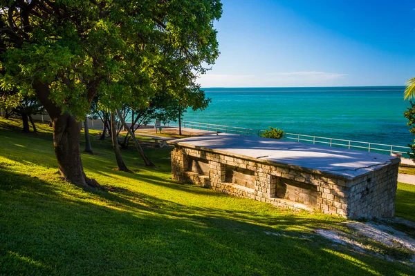 Antiguo edificio y vista del Golfo de México en Marathon, Florida — Foto de Stock