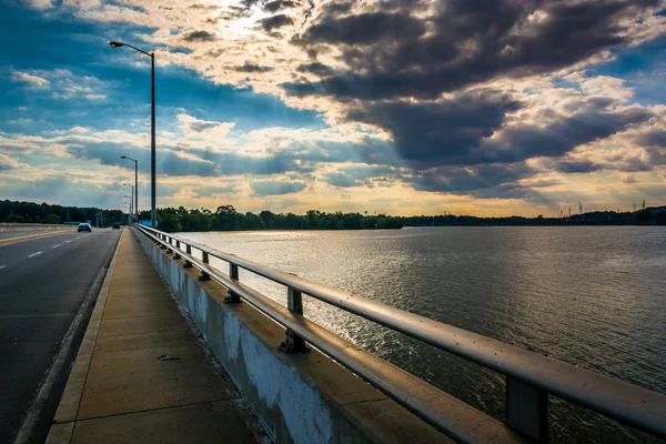Міст через річку назад в Essex, штат Меріленд. — стокове фото