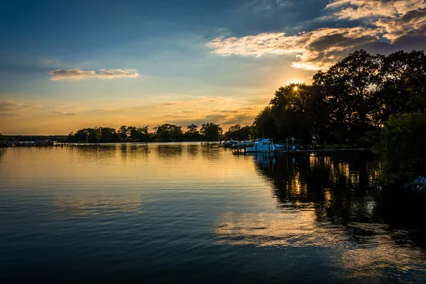 Zonsondergang over Duck Creek in Essex (Maryland). — Stockfoto