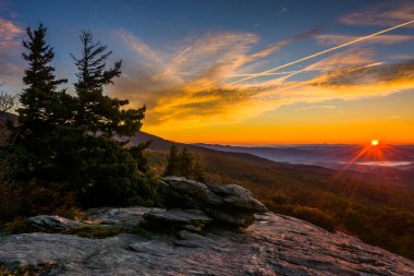 Sonbahar gündoğumu Beacon Heights, Blue Ridge Parkway, n dan