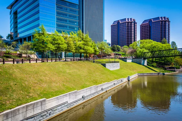 Kanalen och moderna byggnader i Richmond, Virginia. — Stockfoto