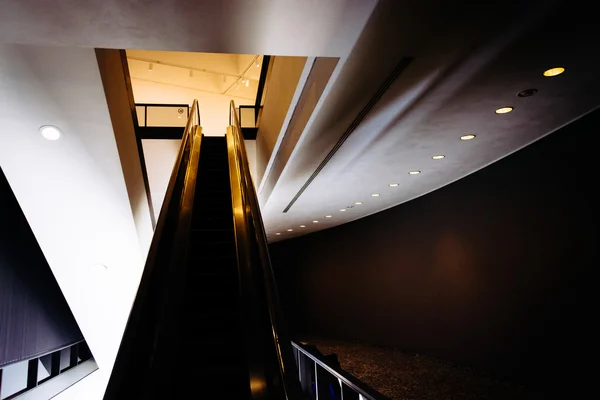 Escalera mecánica en el Museo Hirshhorn, Washington, DC . —  Fotos de Stock