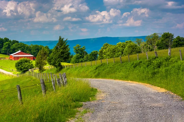 Farm fields along a dirt road in the rural Potomac Highlands of — Stock Photo, Image