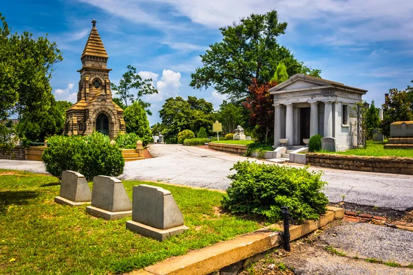 Graves and mausoleums at Oakland Cemetary in Atlanta, Georgia. — Stock Photo, Image