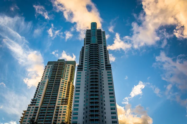 Wolkenkrabber in miami, florida. — Stockfoto