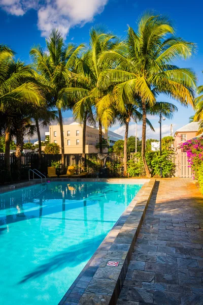 West Palm Beach, Florida bir otelde Yüzme Havuzu. — Stok fotoğraf