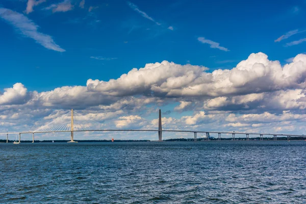 Ponte Arthur Ravenel Jr., em Charleston, Carolina do Sul . — Fotografia de Stock