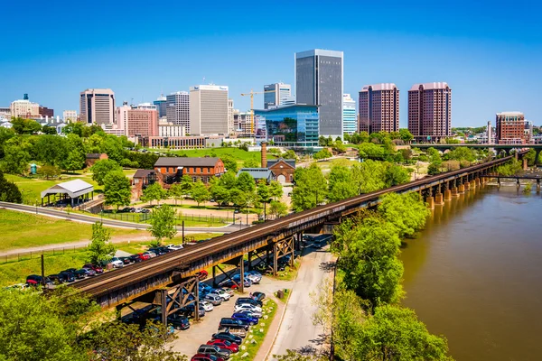 De skyline en de james river in richmond, virginia. — Stockfoto