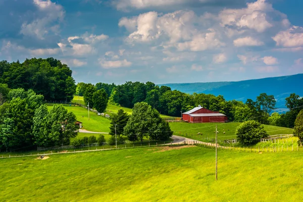 Bir çiftlik kırsal potomac dağlık Batı Virginia görünümünü. — Stok fotoğraf