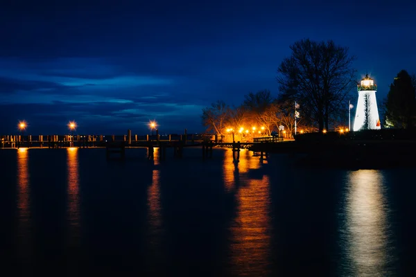 Leuchtturm der Eintracht und Anlegestelle in der Nacht im havre de grace, — Stockfoto