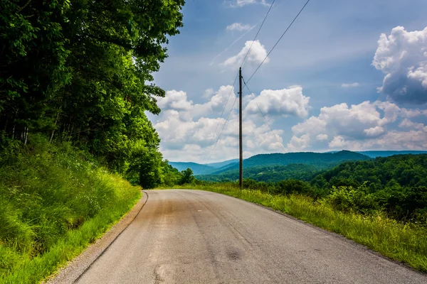 Route de campagne dans les hauts plateaux du Potomac, Virginie-Occidentale — Photo