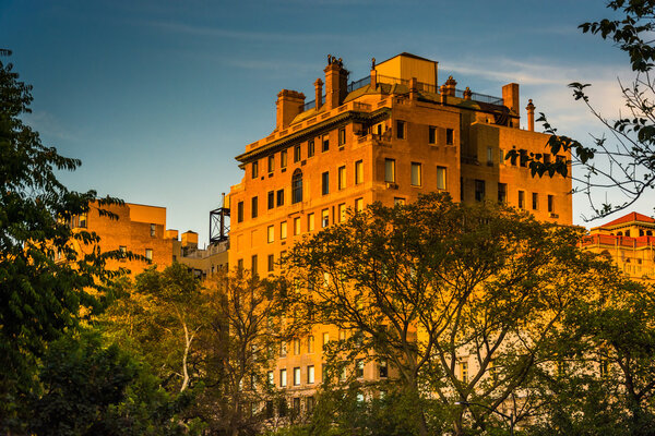 Evening light on an old building in Upper East Side, Manhattan, New York.