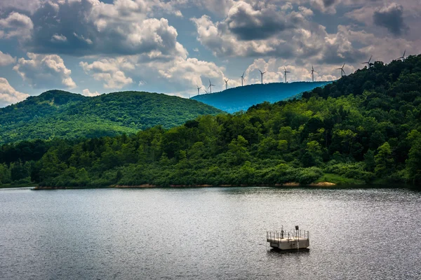 Lake in the rural Potomac Highlands of West Virginia. — Stock Photo, Image