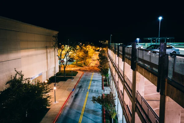 Night view from a parking garage in Columbia, Maryland. — Stock Photo, Image