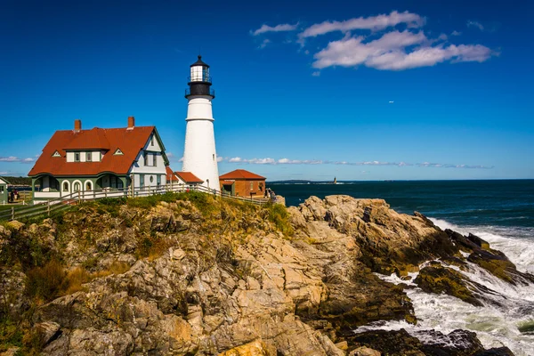 Portland Head Lighthouse e o Oceano Atlântico em Fort Williams — Fotografia de Stock