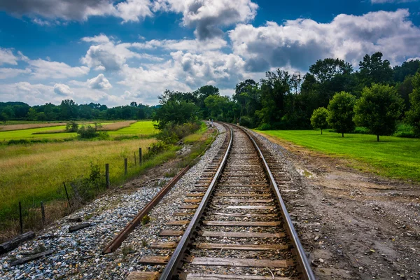 Järnvägsspåren i landsbygdens Carroll County, Maryland. — Stockfoto