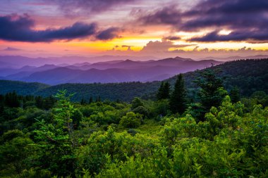 blue ridge parkway tarihinde cowee dağların overlook günbatımı 