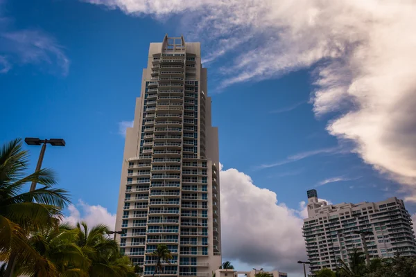 Wolkenkrabber in Miami Beach, Florida. — Stockfoto