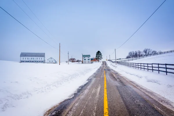 Snow covered farm along a country road in rural York County, Pen — Stock Photo, Image