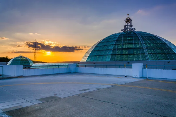 Sunset from the roof of the parking garage at Towson Town Center — Stock Photo, Image