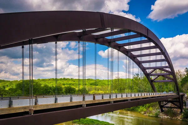 Le pont de Paper Mill Road au-dessus du réservoir Loch Raven à Baltimor — Photo