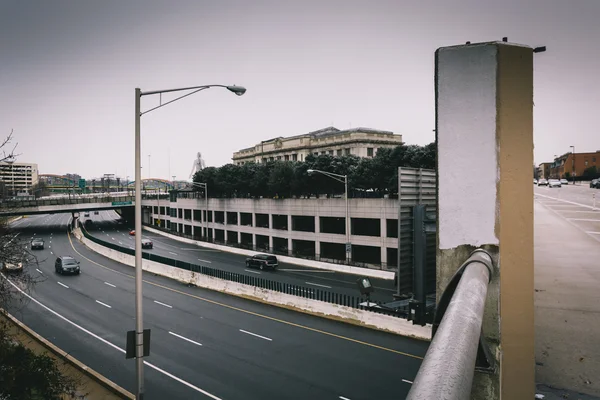 Vista da Jones Falls Expressway e Pensilvânia Station em B — Fotografia de Stock