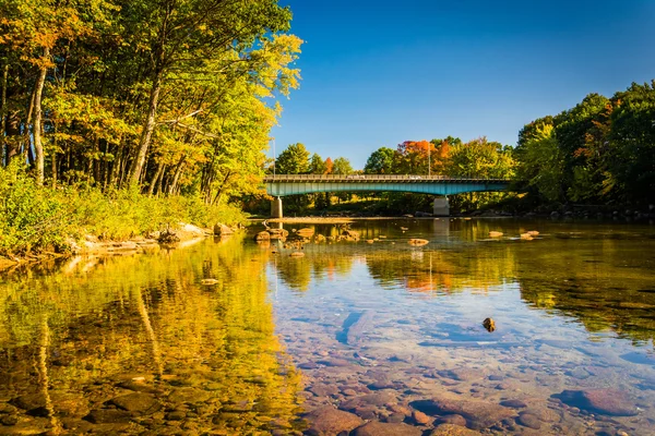 Brücke über den Saco-Fluss in Conway, New Hampshire. — Stockfoto