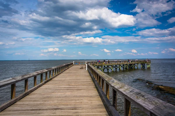 Pier na Baía de Chesapeake no Downs Park, em Pasadena, Maryland . — Fotografia de Stock