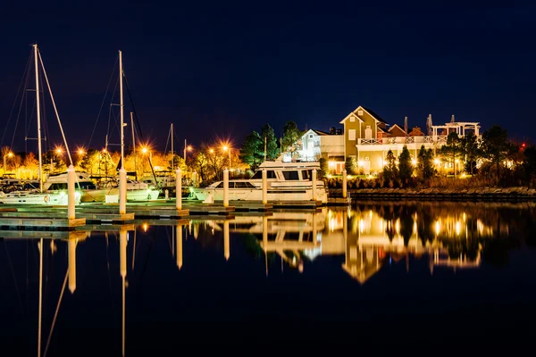 Boote reflektieren in der Nacht an der Bay Bridge Marina in kent islan — Stockfoto