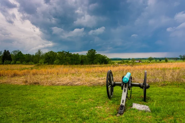 Cannone in un campo a Gettysburg, Pennsylvania . — Foto Stock