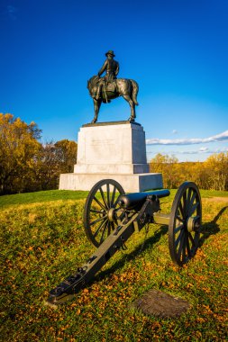 Cannon ve heykel Gettysburg, Pennsylvania.