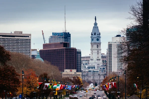 Utsikt över stadshuset och andra byggnader i Philadelphia, Pennsylva — Stockfoto