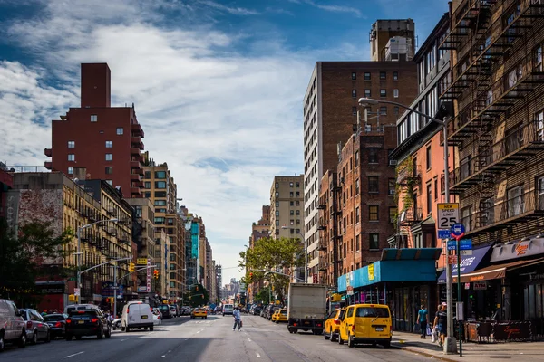 7th Avenue, seen from 23rd Street in Manhattan, New York. — Stock Photo, Image