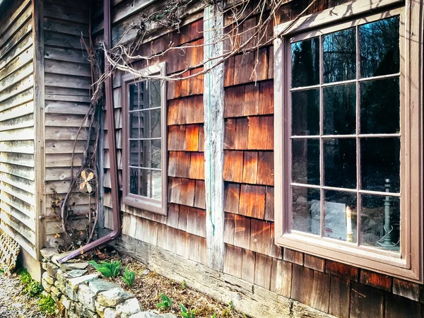 Стороні старого будинку в Glenville, штат Пенсільванія — стокове фото