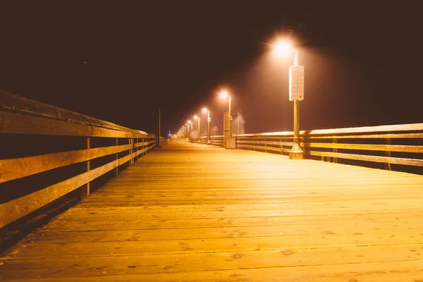 De pier van de visserij in de nacht, in Imperial Beach, Californië. — Stockfoto