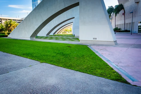 San Diego、カリフォルニア州のコンベンション センターでアーチ. — ストック写真