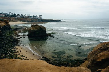 Cliffs günbatımı kayalıklarla doğal Park'ta Pasifik Okyanusu boyunca 