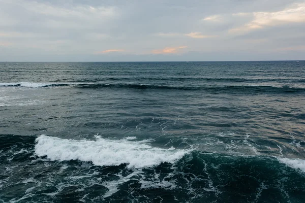 Waves in the Pacific Ocean in Ocean Beach, California. — Stock Photo, Image