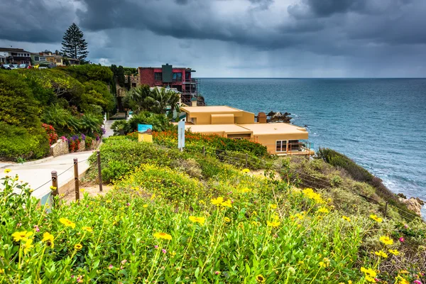 View of houses and the Pacific Ocean from Inspiration Point in C — Stock Photo, Image