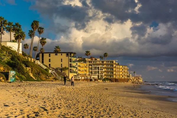 Avondlicht Main Beach, Laguna Beach, Californië. — Stockfoto