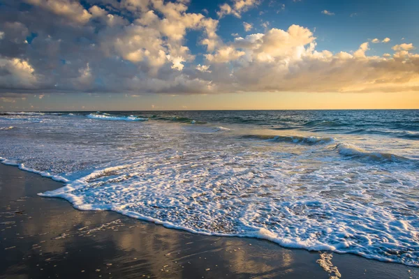 Stilla havet i solnedgången, i Laguna Beach, Kalifornien. — Stockfoto