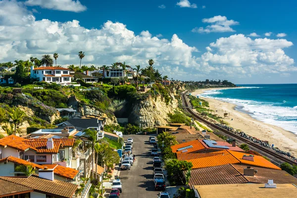 Vista de las casas y el Océano Pacífico desde un acantilado en San Clemente — Foto de Stock