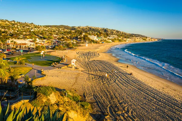 View of the Main Beach Park from cliffs at Heisler Park, in Lagu — Stock Photo, Image