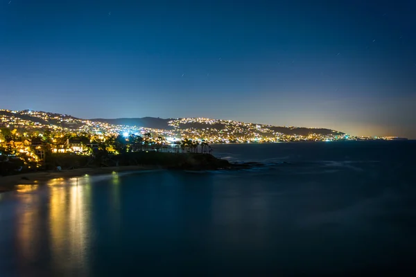 View of the Pacific Ocean and Laguna Beach at night, from Cresce — Stock Photo, Image