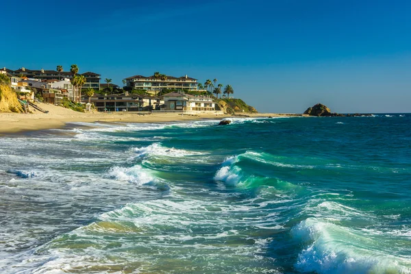 Golven in de Stille Oceaan op Victoria Beach, in Laguna Beach, C — Stockfoto