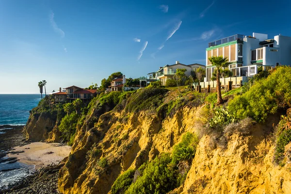 Huizen op rotsen met uitzicht op de Stille Oceaan, gezien vanaf Cresce — Stockfoto