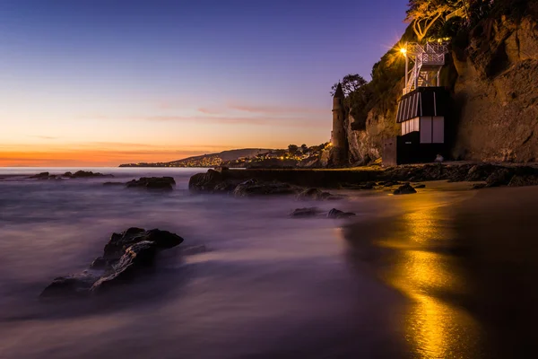 Victoria Tower ao pôr do sol, em Victoria Beach, Laguna Beach, Calif — Fotografia de Stock